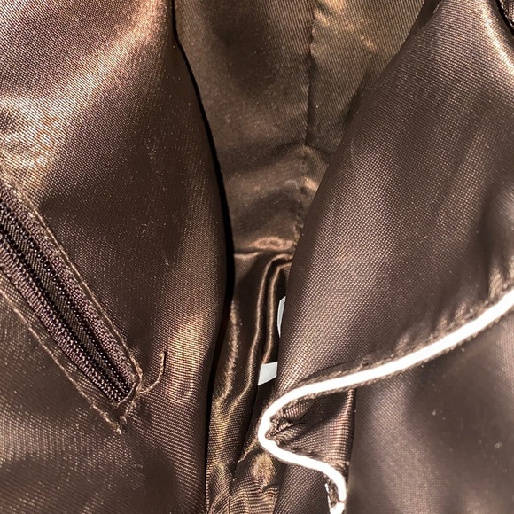 Chic White Crossbody Bag with Navy Strap - Picture 15 of 16